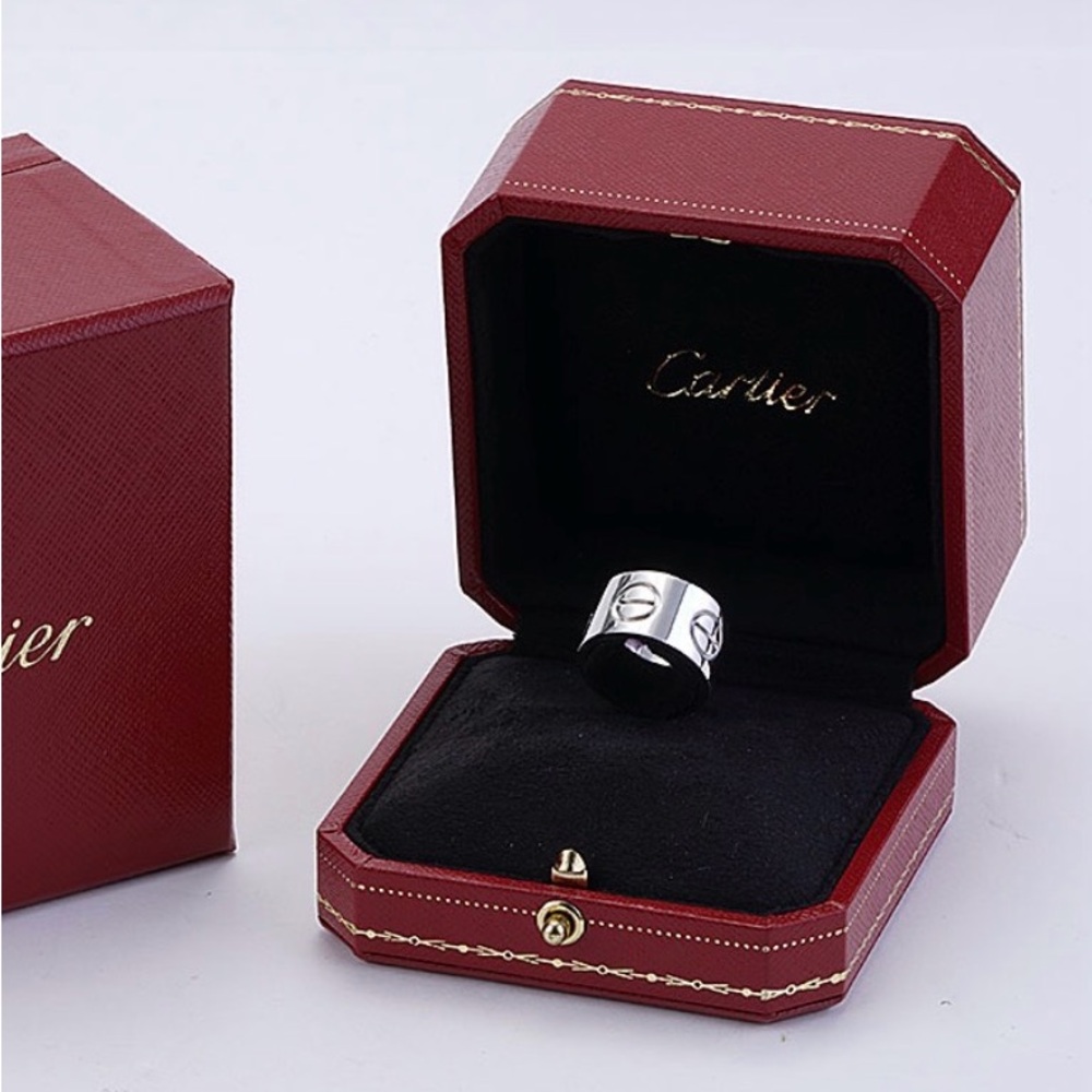 XL White gold ring with box